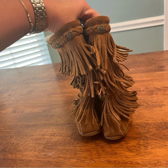 Minnetonka brown fringe 3 layer calf boots size 2 - Picture 5 of 10